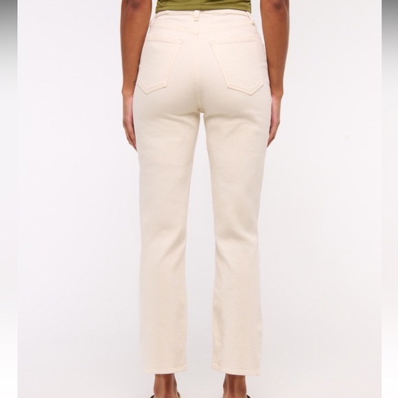 Abercrombie & Fitch - Curve Love Ultra High Rise Ankle Straight Jean - Cream - Picture 3 of 8